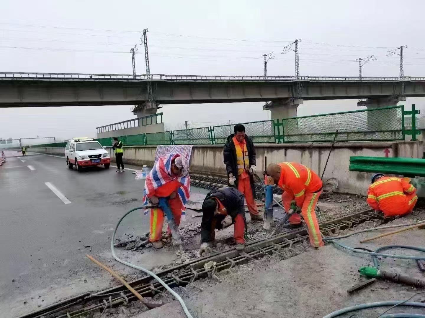 石灰窑桥梁伸缩缝抢修料