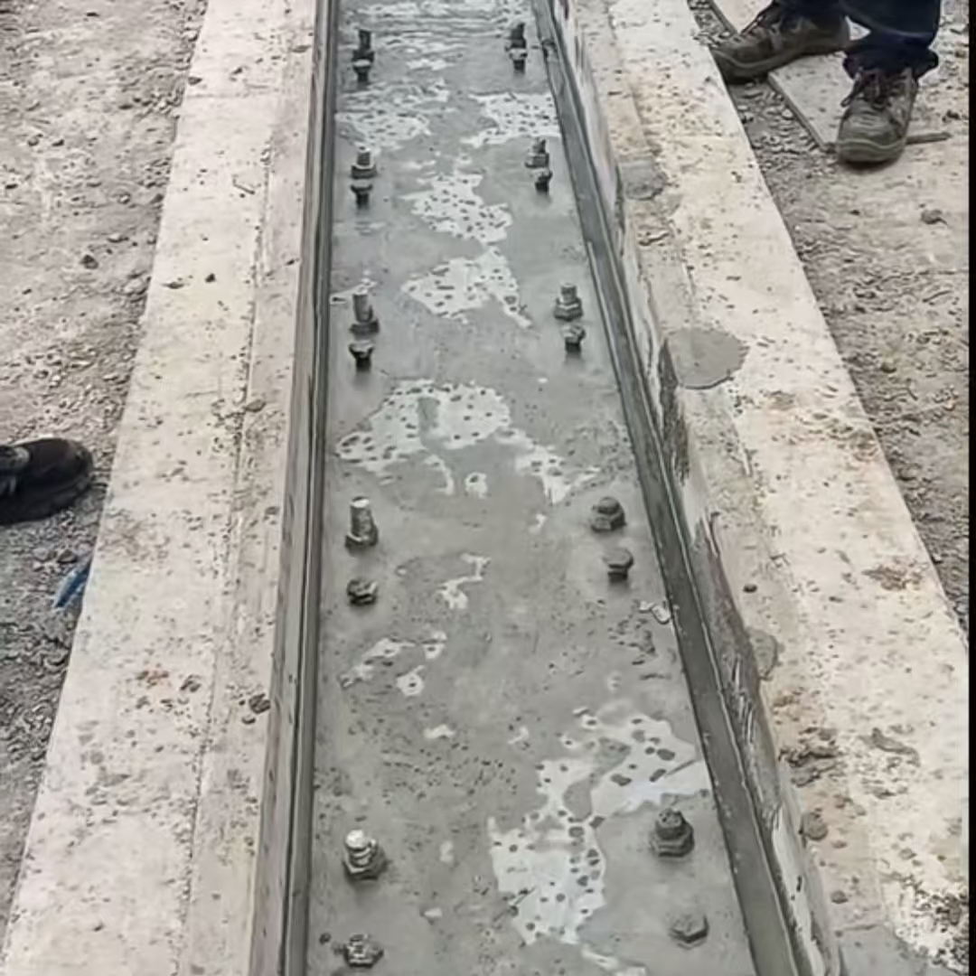 石灰窑港口码头起重机龙门吊重型机械设备稳固用早强快凝轨道胶泥